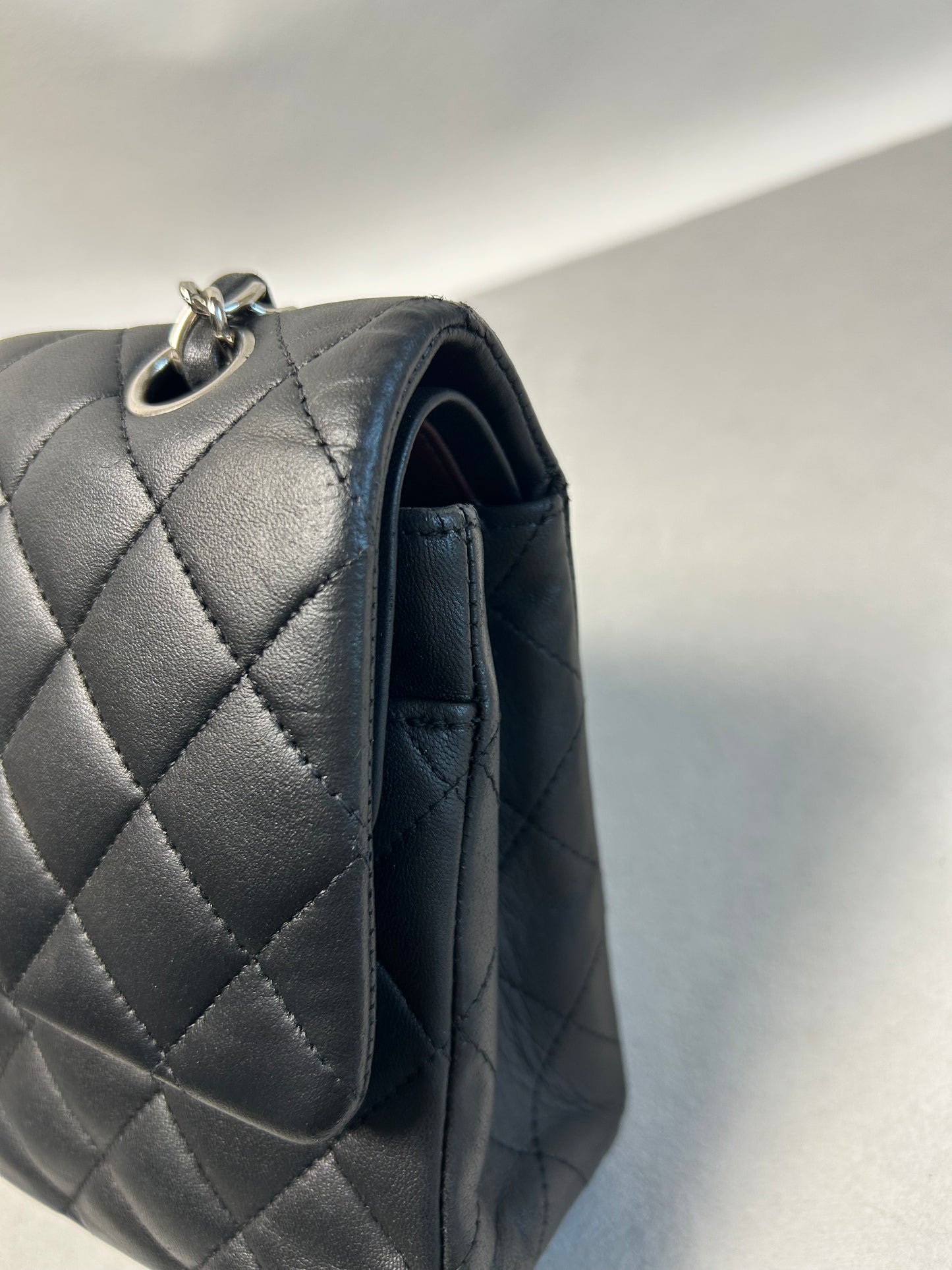 Chanel classic flap shoulder bag medium