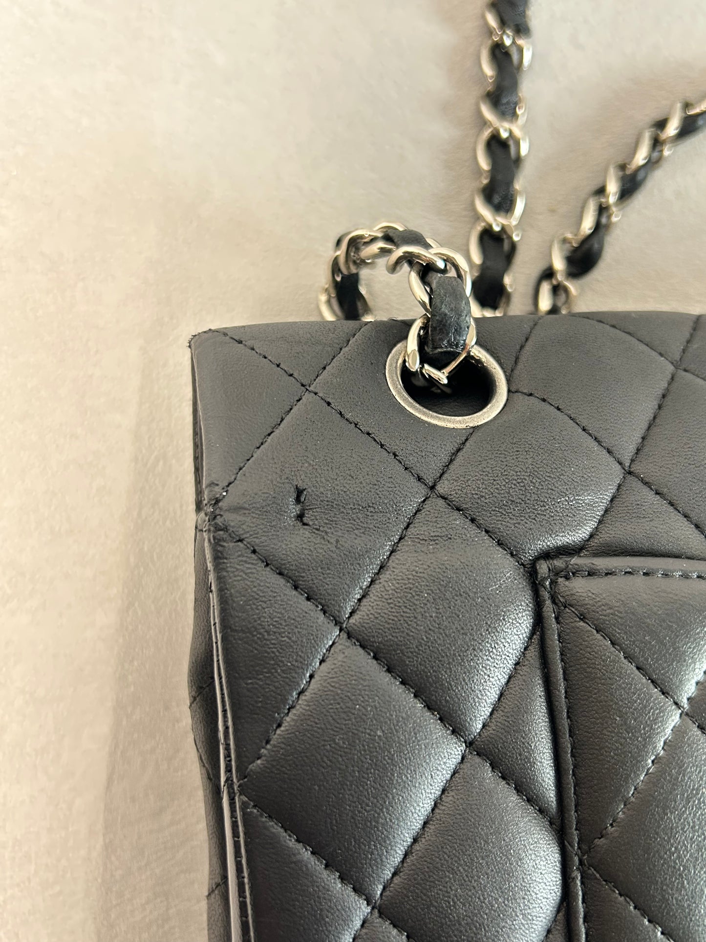Chanel classic flap shoulder bag medium
