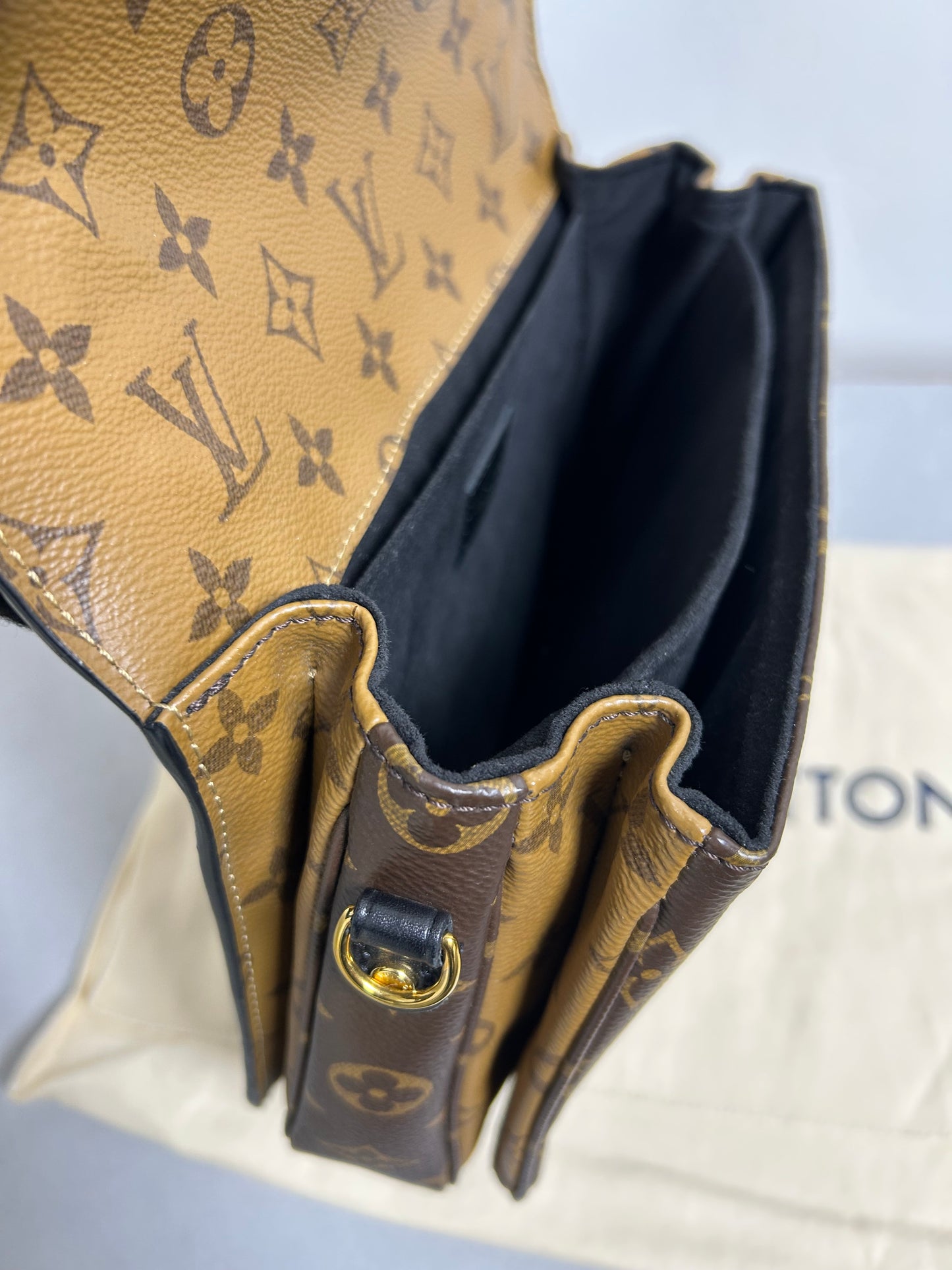 Louis Vuitton reverse pochette Metis