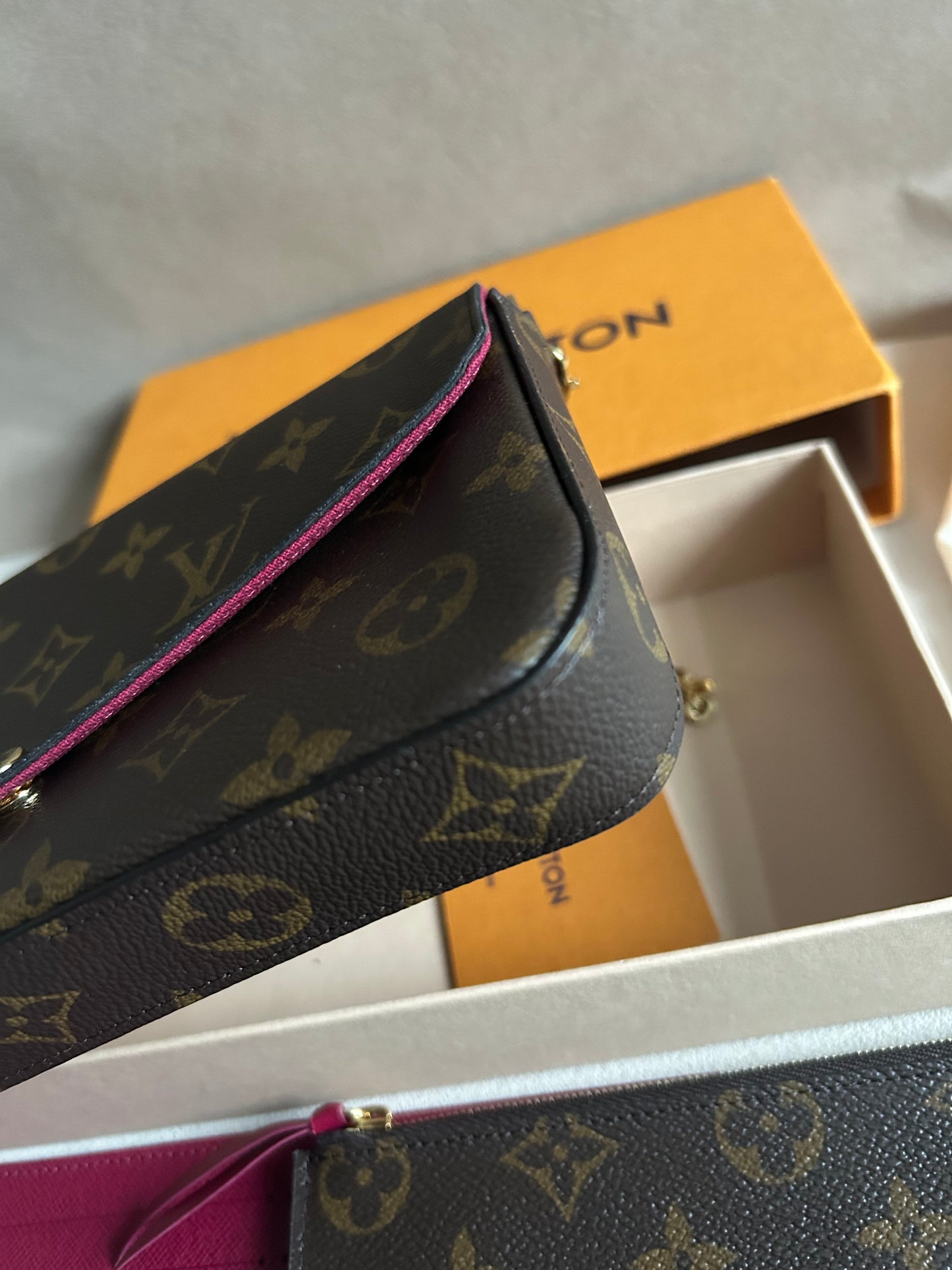 Louis Vuitton felicie pochette in monogram