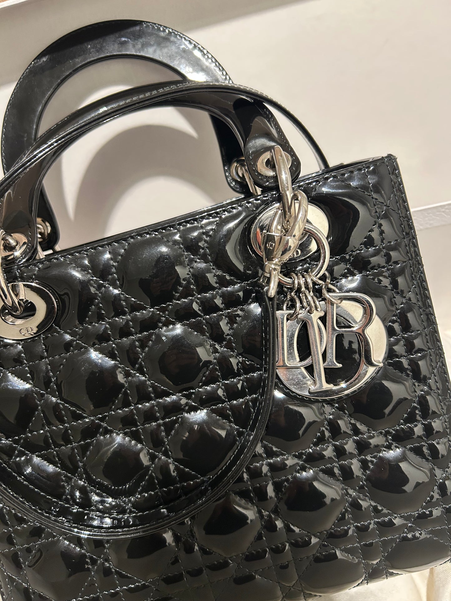 Christian Dior lady Dior medium in black patent leather