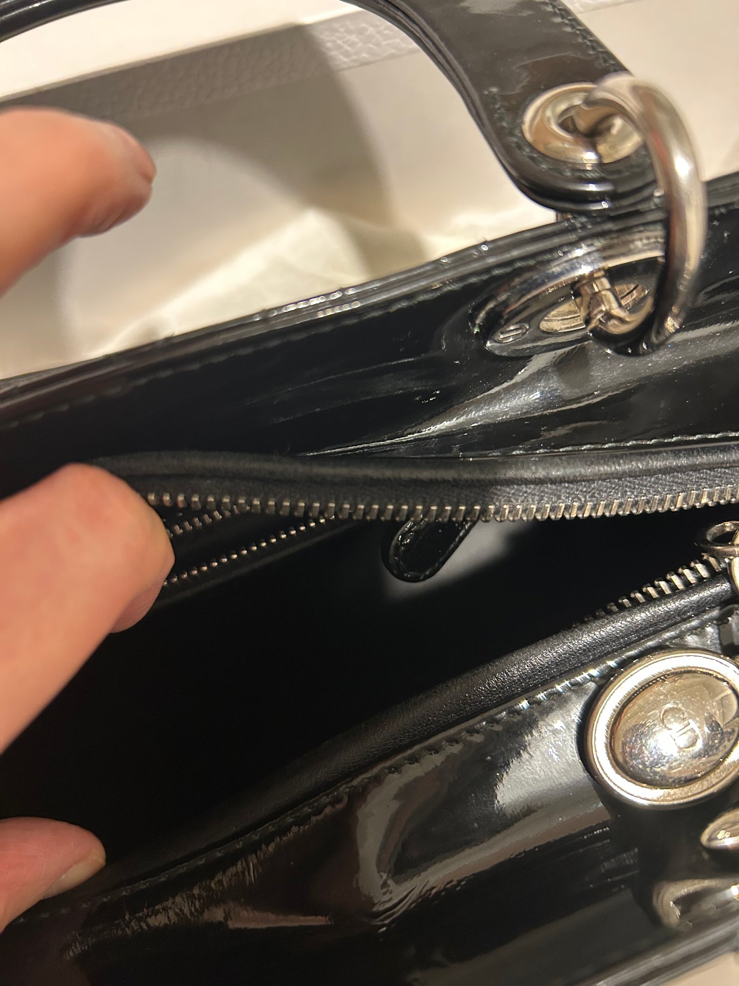 Christian Dior lady Dior medium in black patent leather