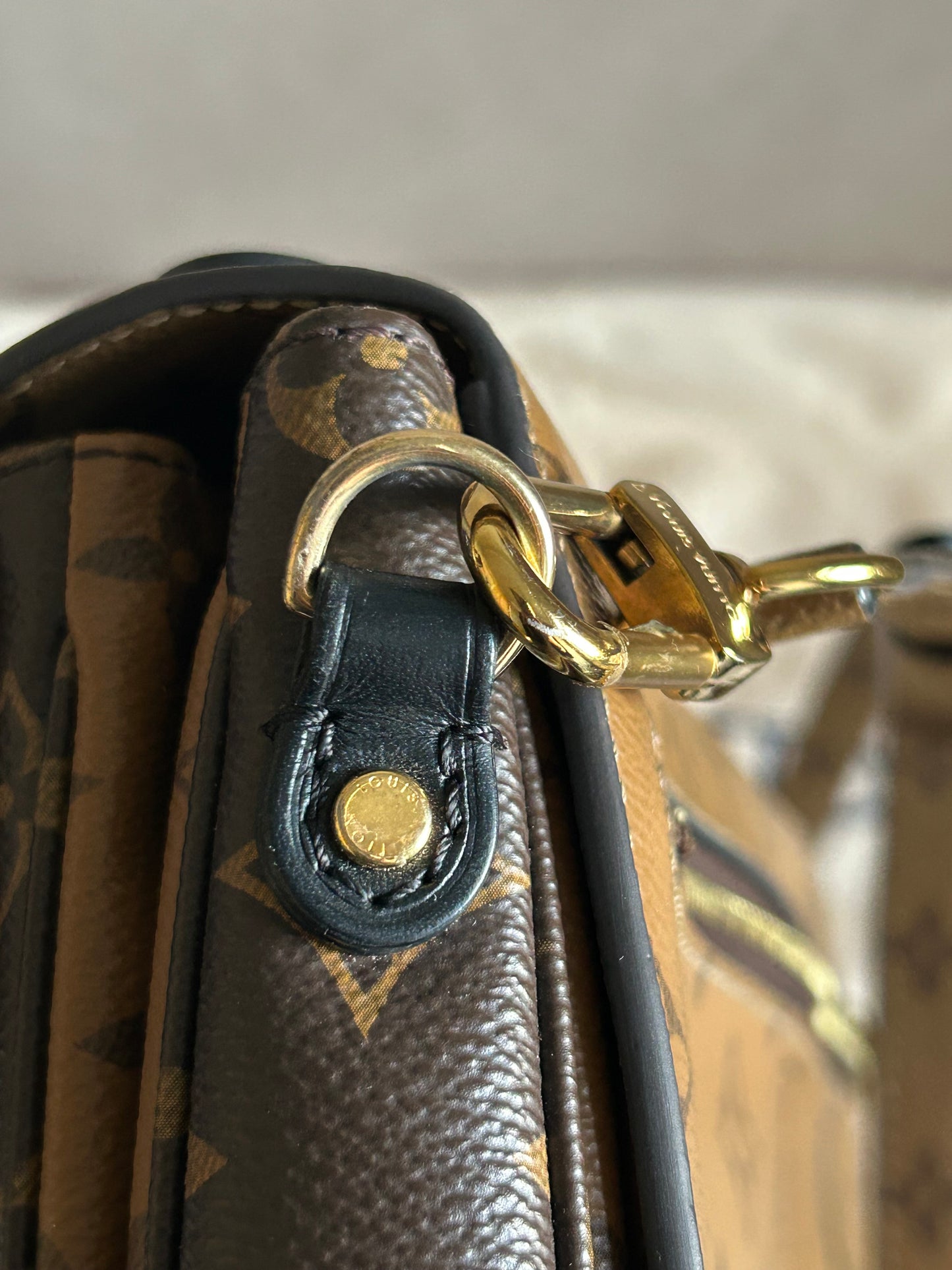 Louis Vuitton reverse pochette Metis