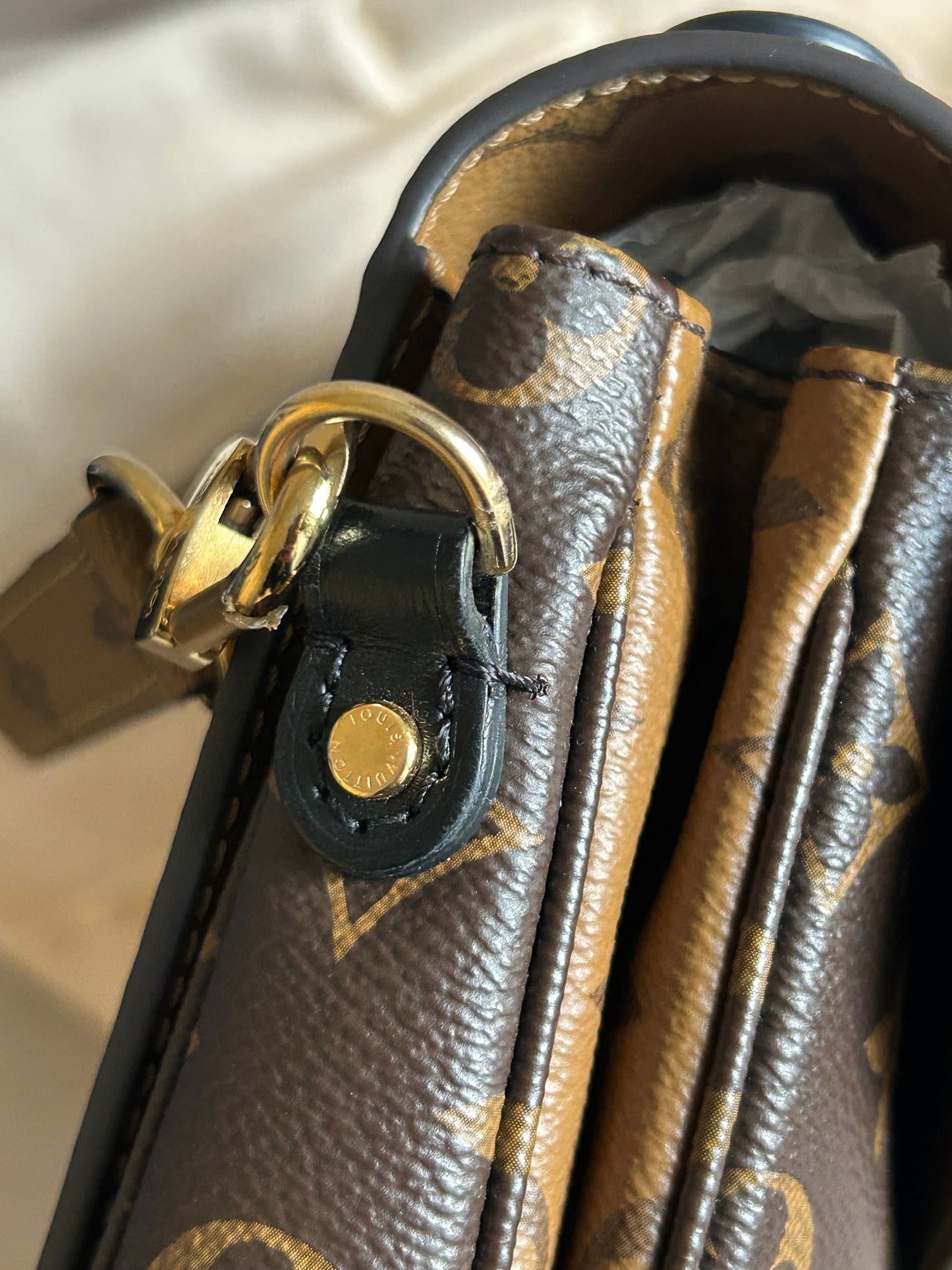 Louis Vuitton reverse pochette Metis