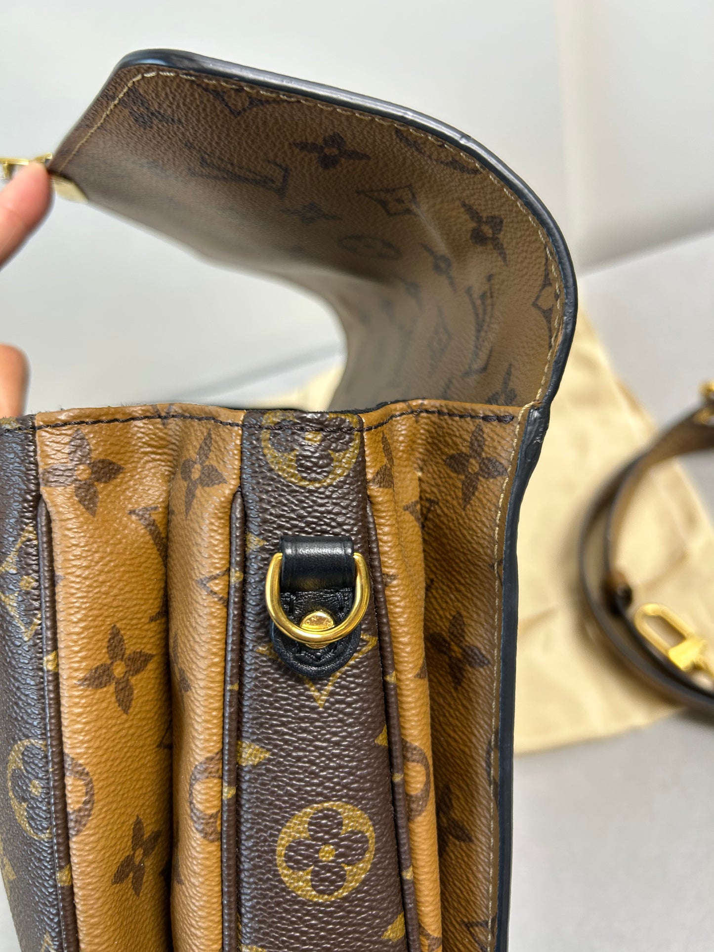 Louis Vuitton reverse monogram pochette Metis