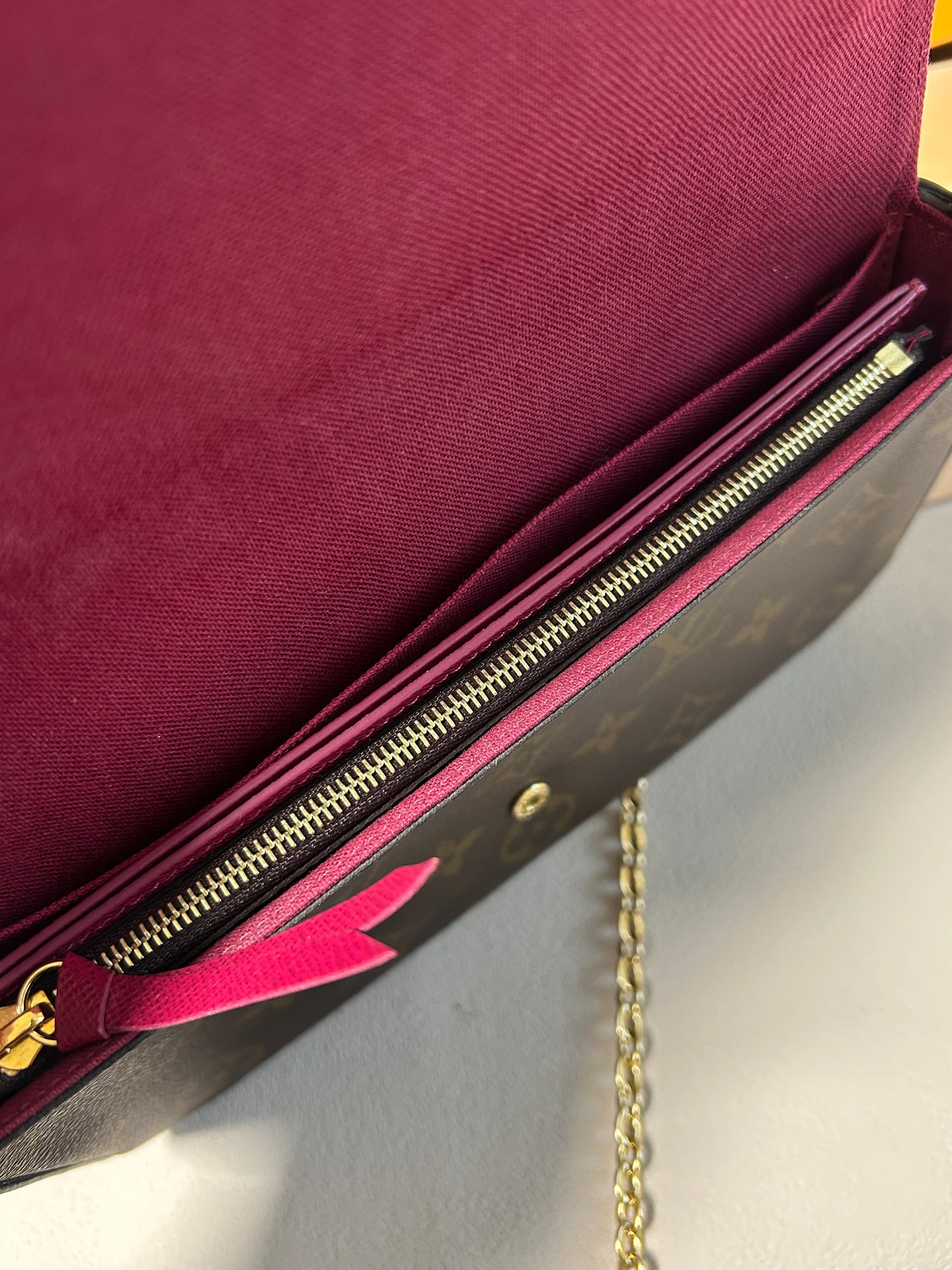 Louis Vuitton felicie pochette in monogram