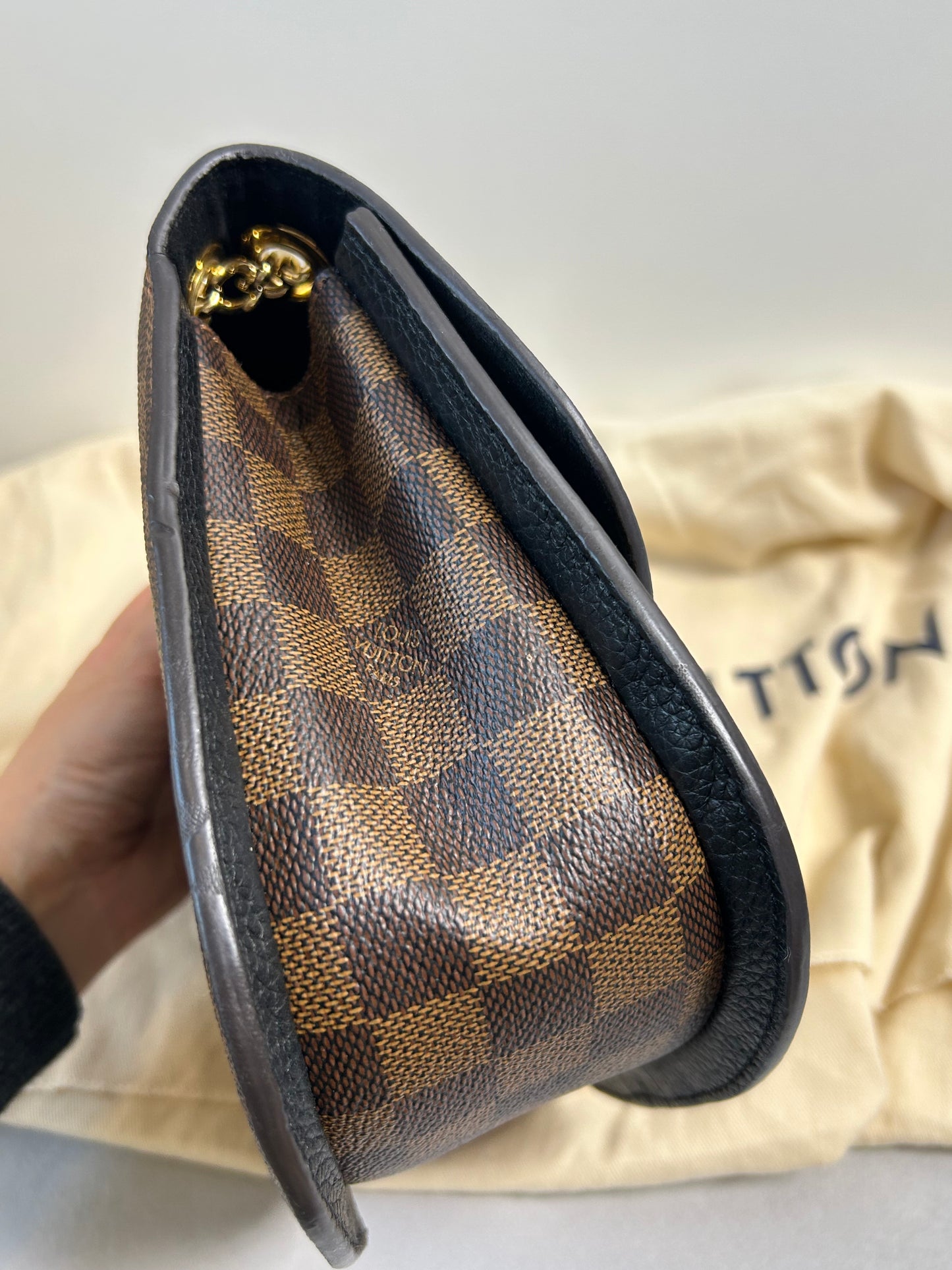 Louis Vuitton Wight shoulder bag in Damier Ebene canvas