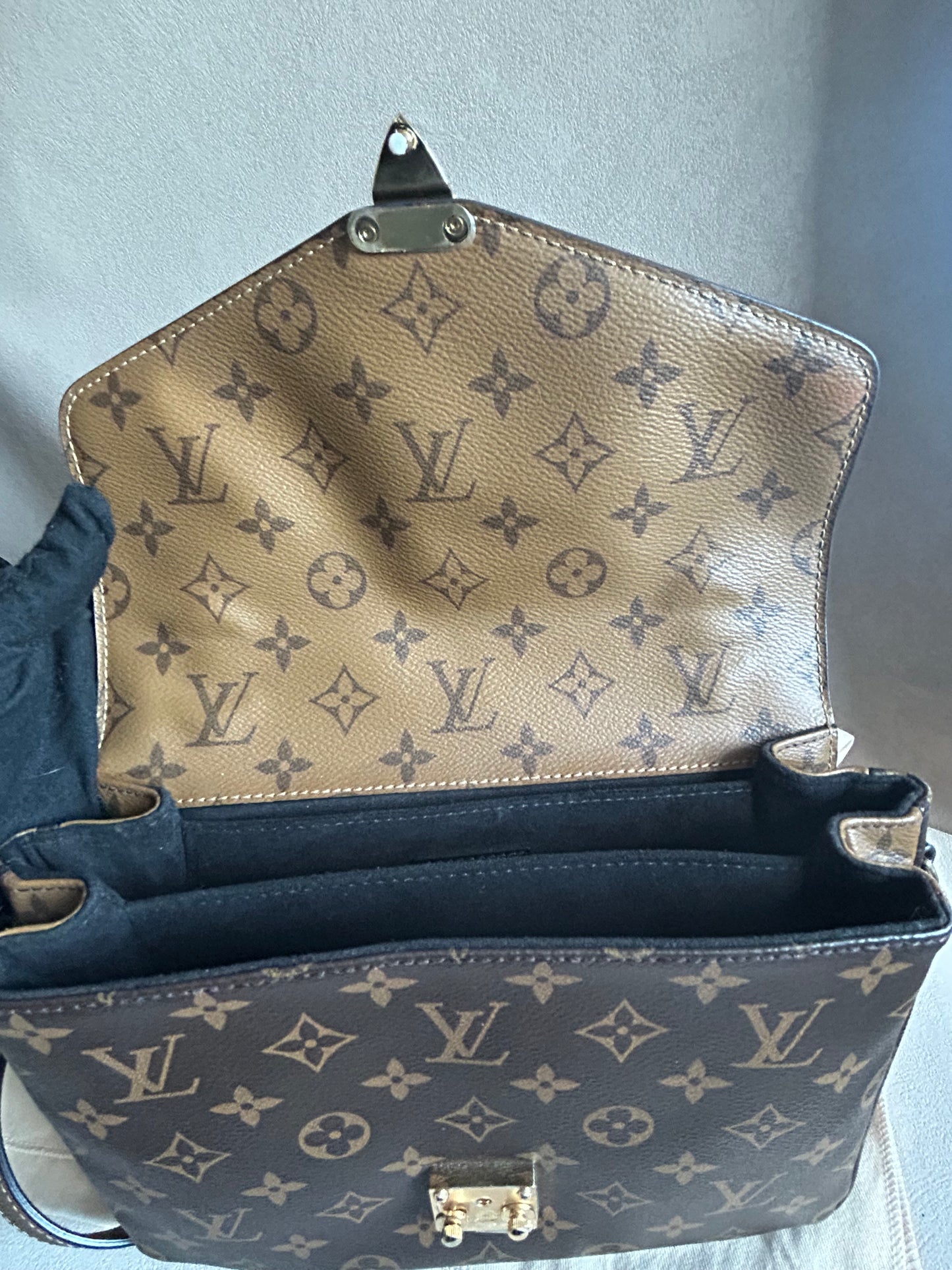 Louis Vuitton reverse pochette Metis