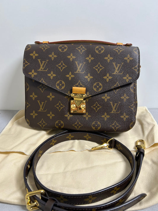 Louis Vuitton pochette Metis in monogram
