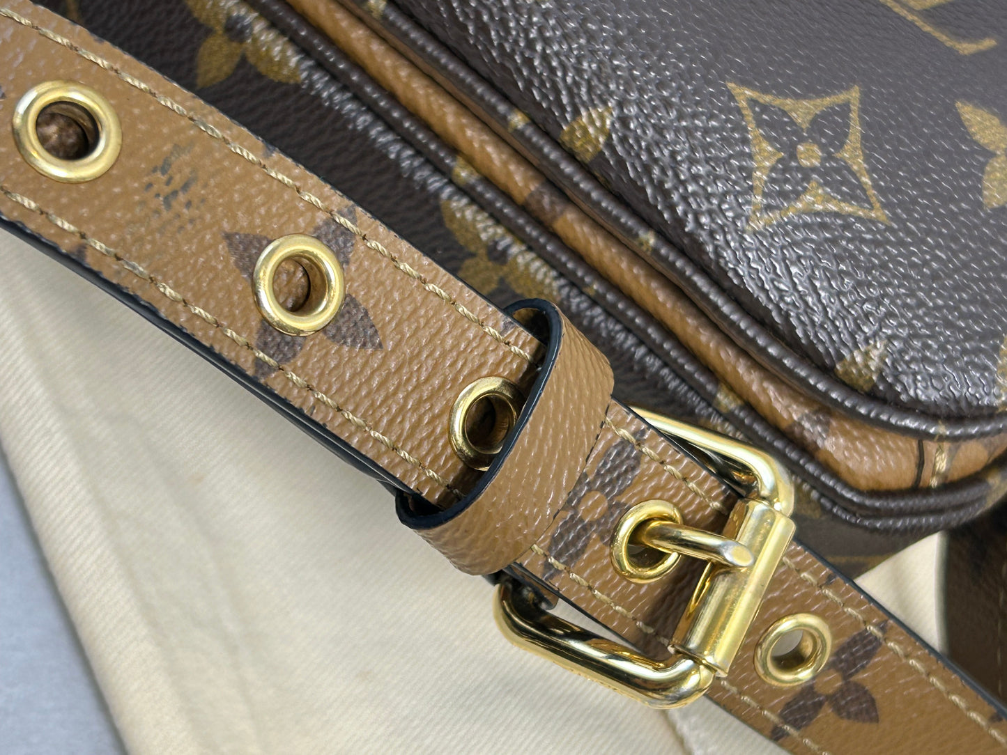 Louis Vuitton reverse monogram pochette Metis
