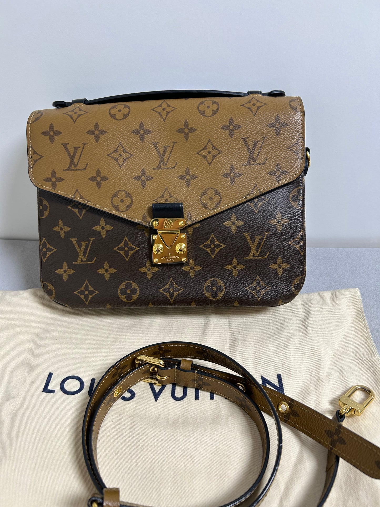 Louis Vuitton reverse pochette Metis