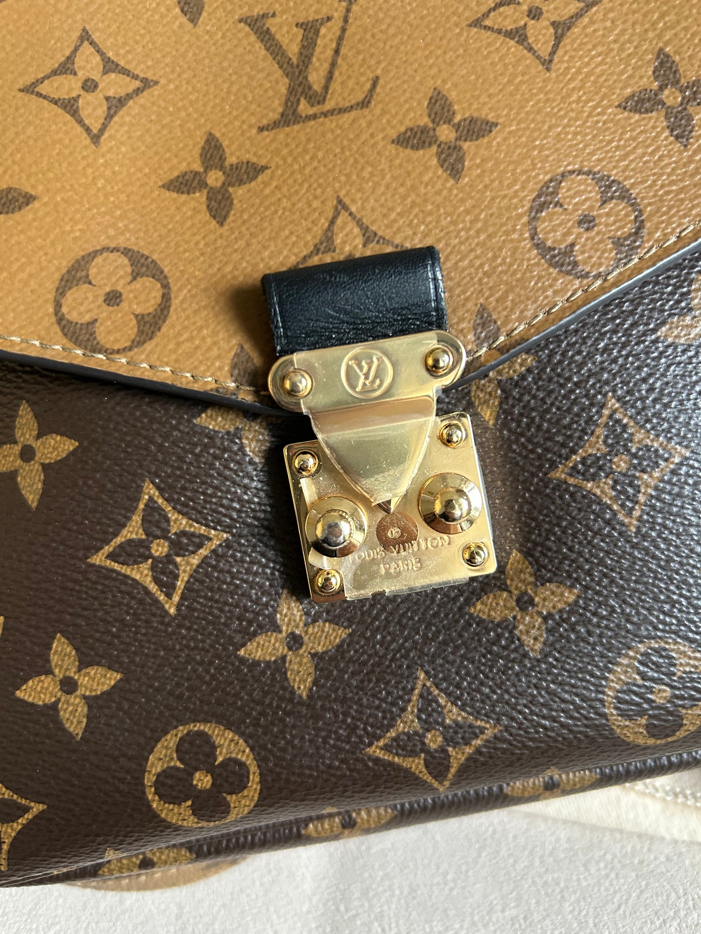 Louis Vuitton reverse pochette Metis