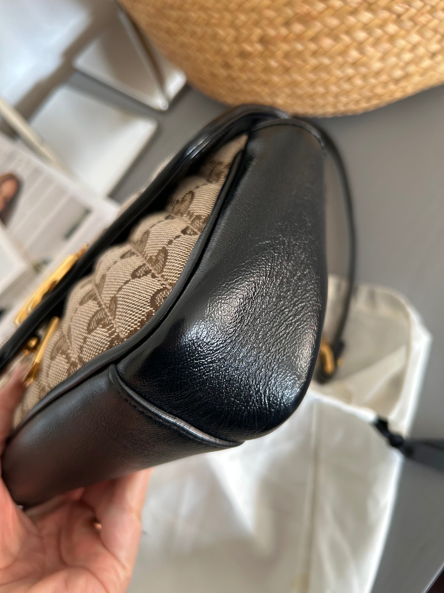 Gucci GG Beige Marmont Mini 22 Shoulder Bag
