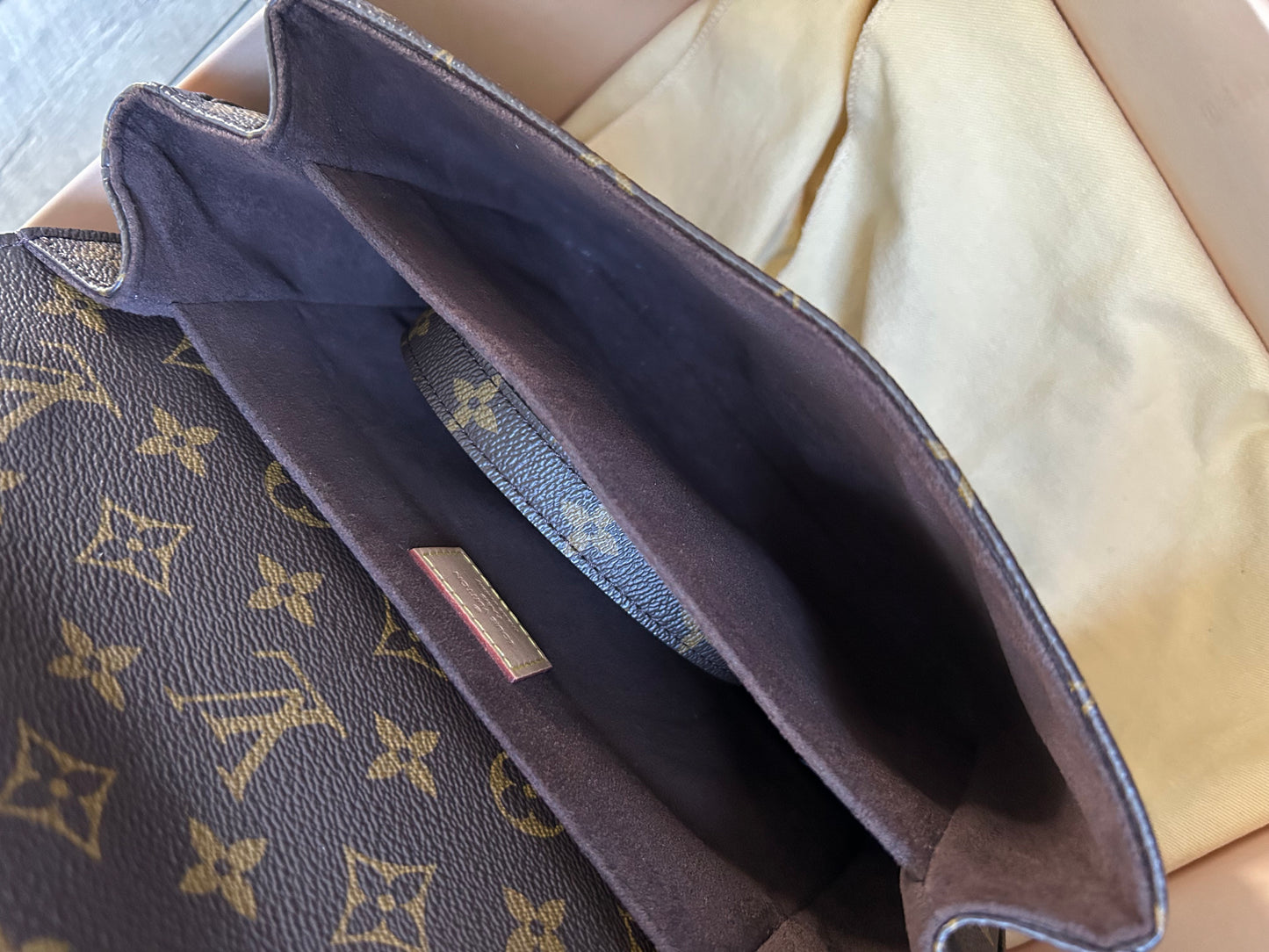 Louis Vuitton Pochette Metis Monogram