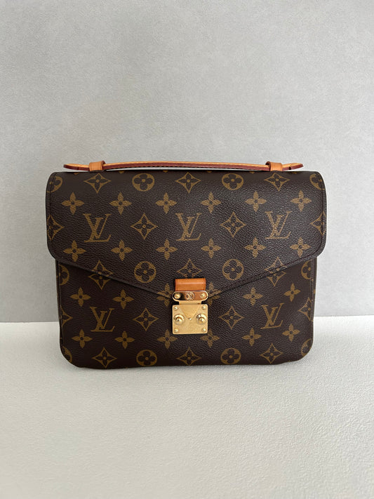 Louis Vuitton Pochette Metis Monogram